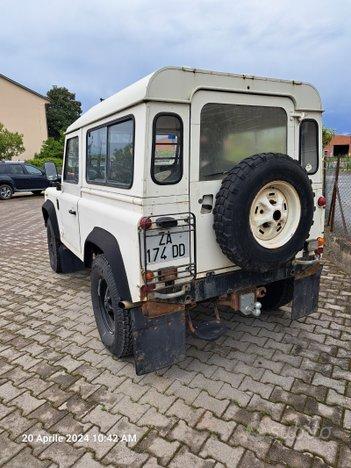 Land rover defender