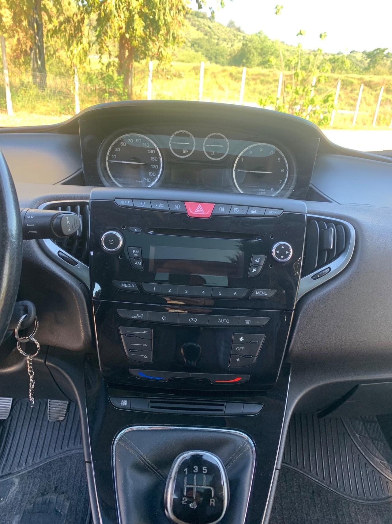 Lancia Ypsilon 1.2 69 CV 5 porte S&S Platinum