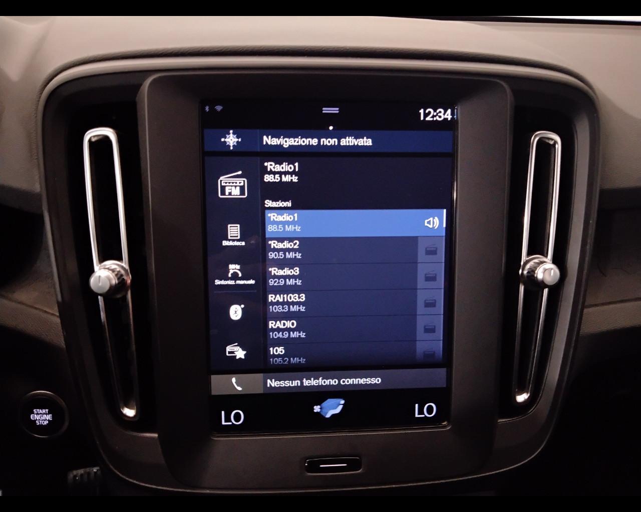 VOLVO XC40 - XC40 1.5 t3 Momentum Core 163cv my21