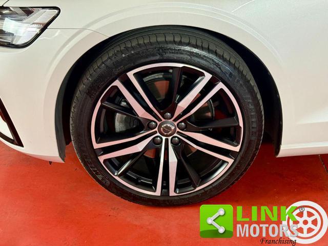 VOLVO V60 B4 (d) aut Ultimate Dark 19" IVA ESP. GARANZIA 24