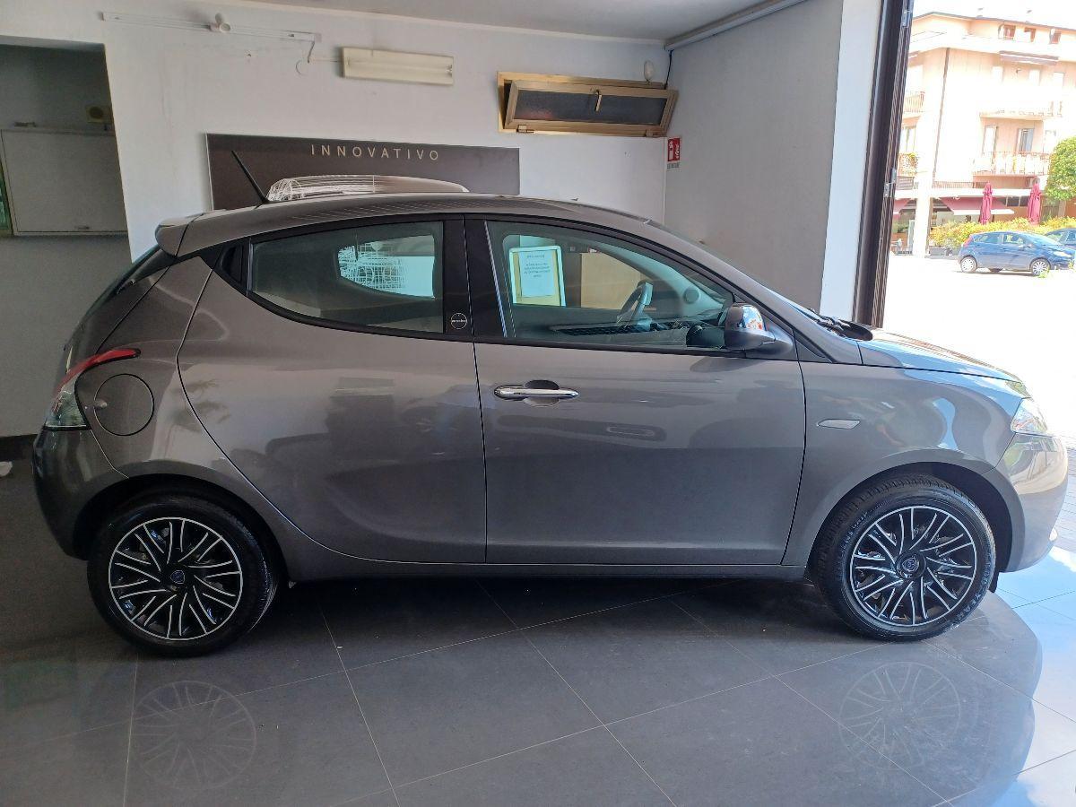 LANCIA - Ypsilon - 1.0 FireFly 5p. S&S Hybrid Gold