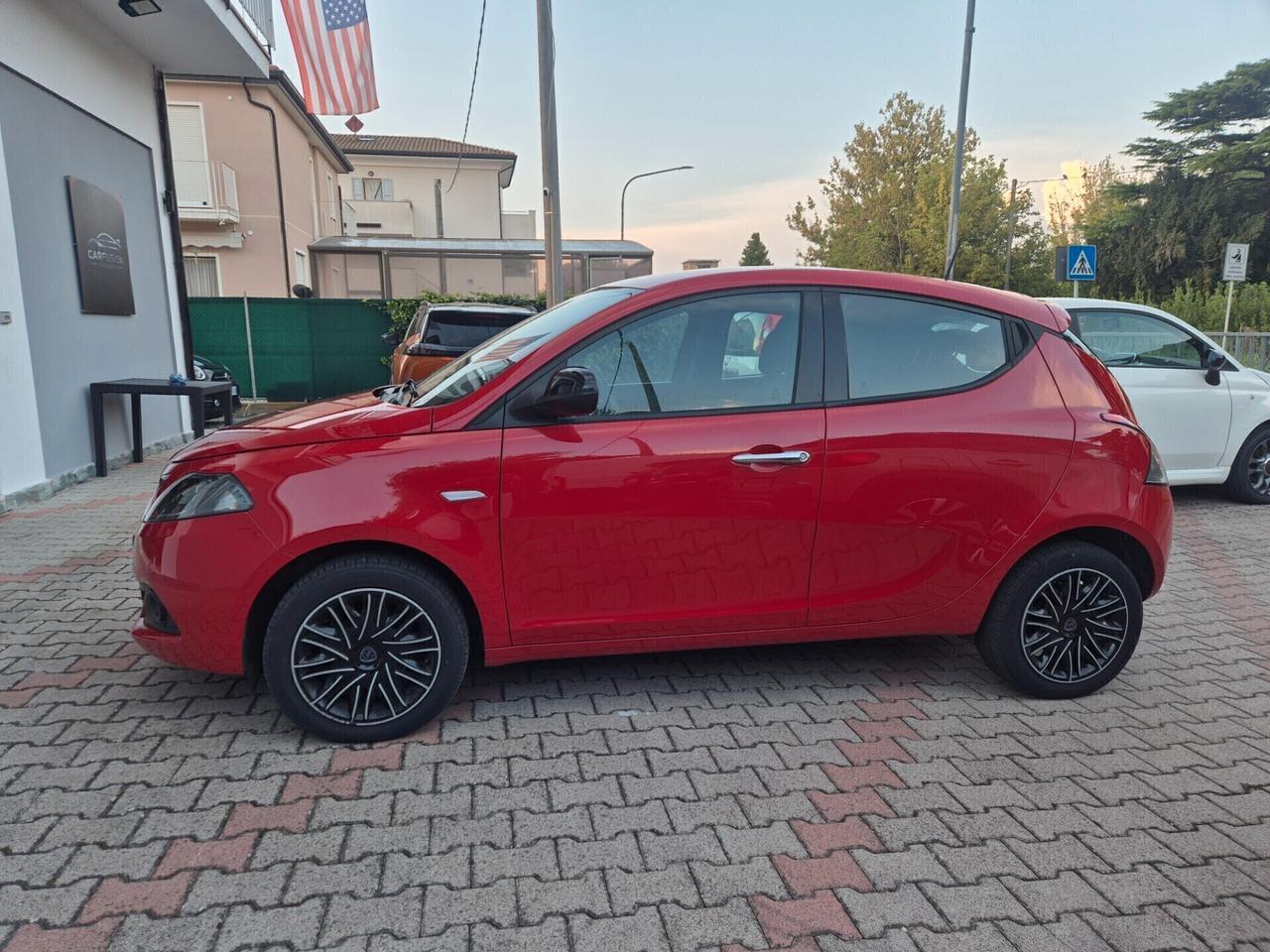 Lancia Ypsilon 1.0 FireFly 5 porte S&S Hybrid Gold