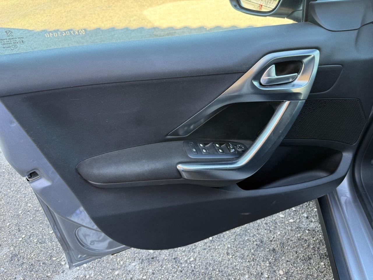 Peugeot 2008 BlueHDi 100 S&S Black Matt