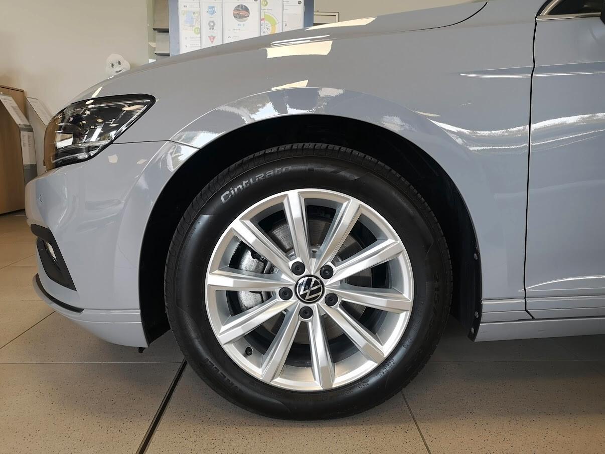 Volkswagen Passat Variant 2.0 TDI SCR EVO DSG Business NAVI - RETROCAMERA