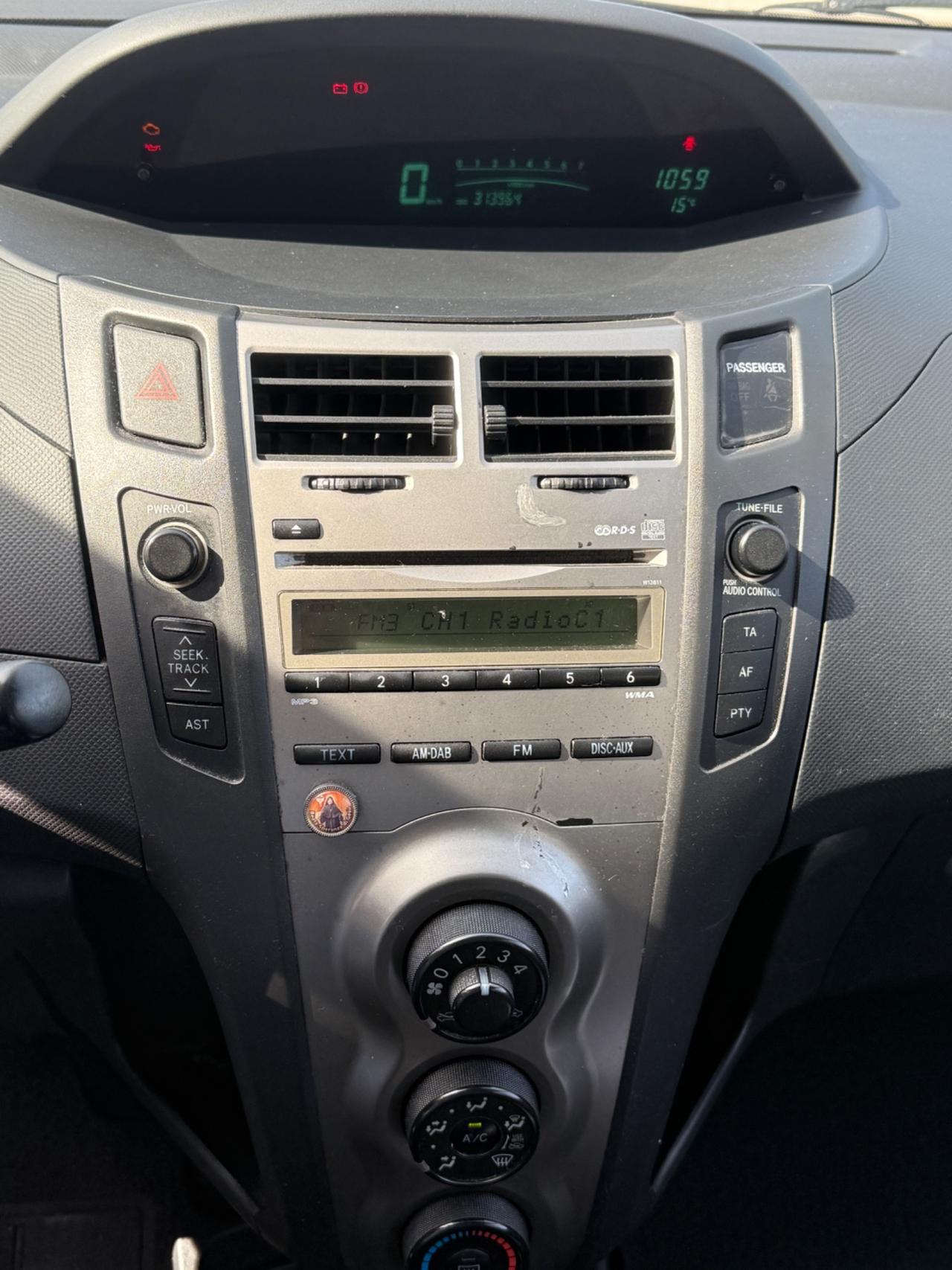 Toyota Yaris 1.0 5 porte Sol