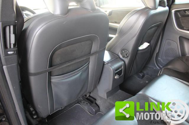 VOLVO XC60 2.0 D4 R-DESIGN MOMENTUM GT-8