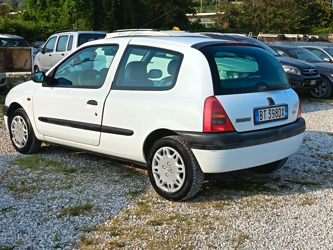 Renault Clio 2001 -1.2 cat 3 porte OCCASIONE UNICOPROPIETARIO NEOPATENTATI