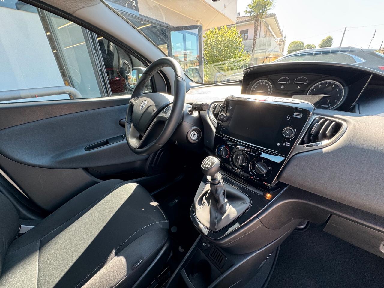 Lancia Ypsilon 1.0 FireFly 5 porte S&S Hybrid Gold