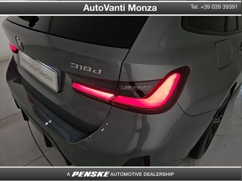 BMW Serie 3 318d Touring mhev 48V MSport auto con gancio traino