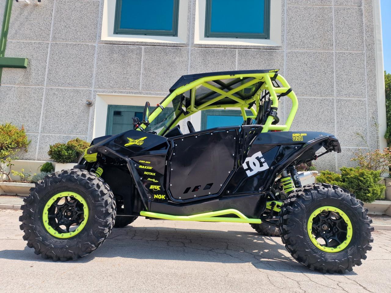 CAN AM MAVERICK TURBO CABINA CHIUSA COMPLETA SCARICHI APERTI