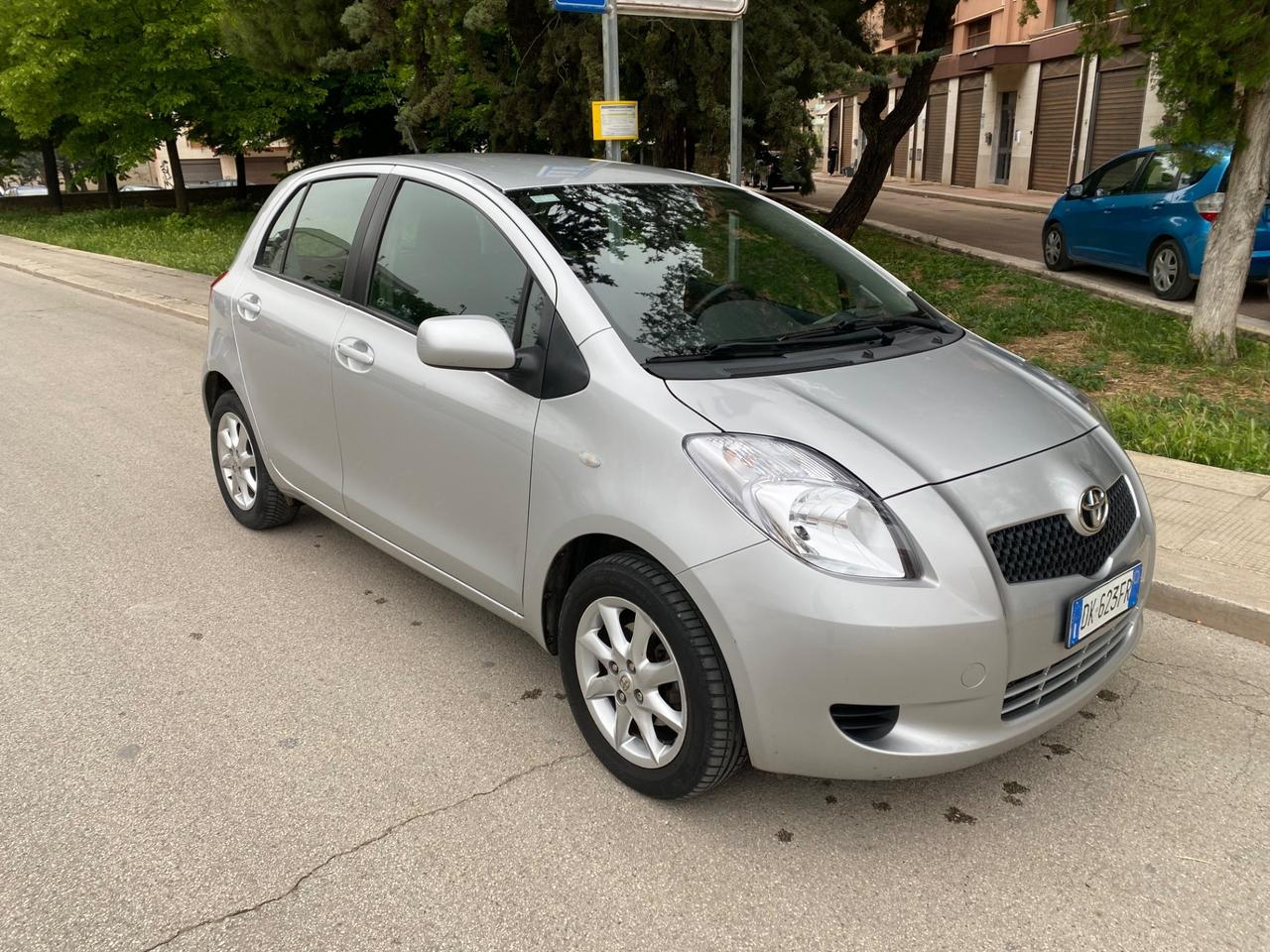 Toyota Yaris 1.0 5 porte Sol