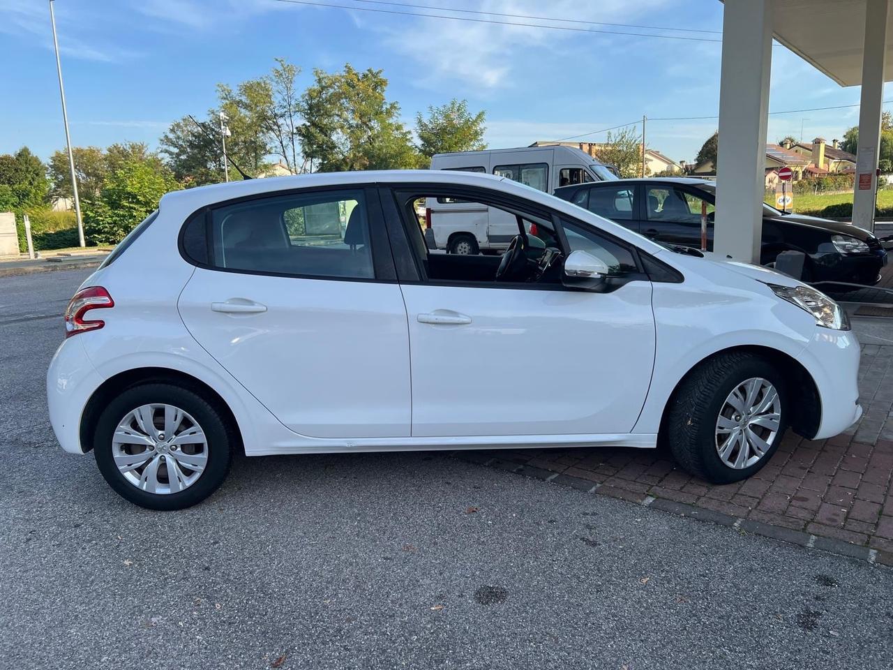 Peugeot 208 1.4 HDI 68 CV 5P MIX 122000km