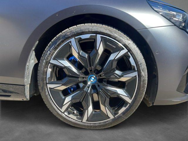 BMW i5 M60