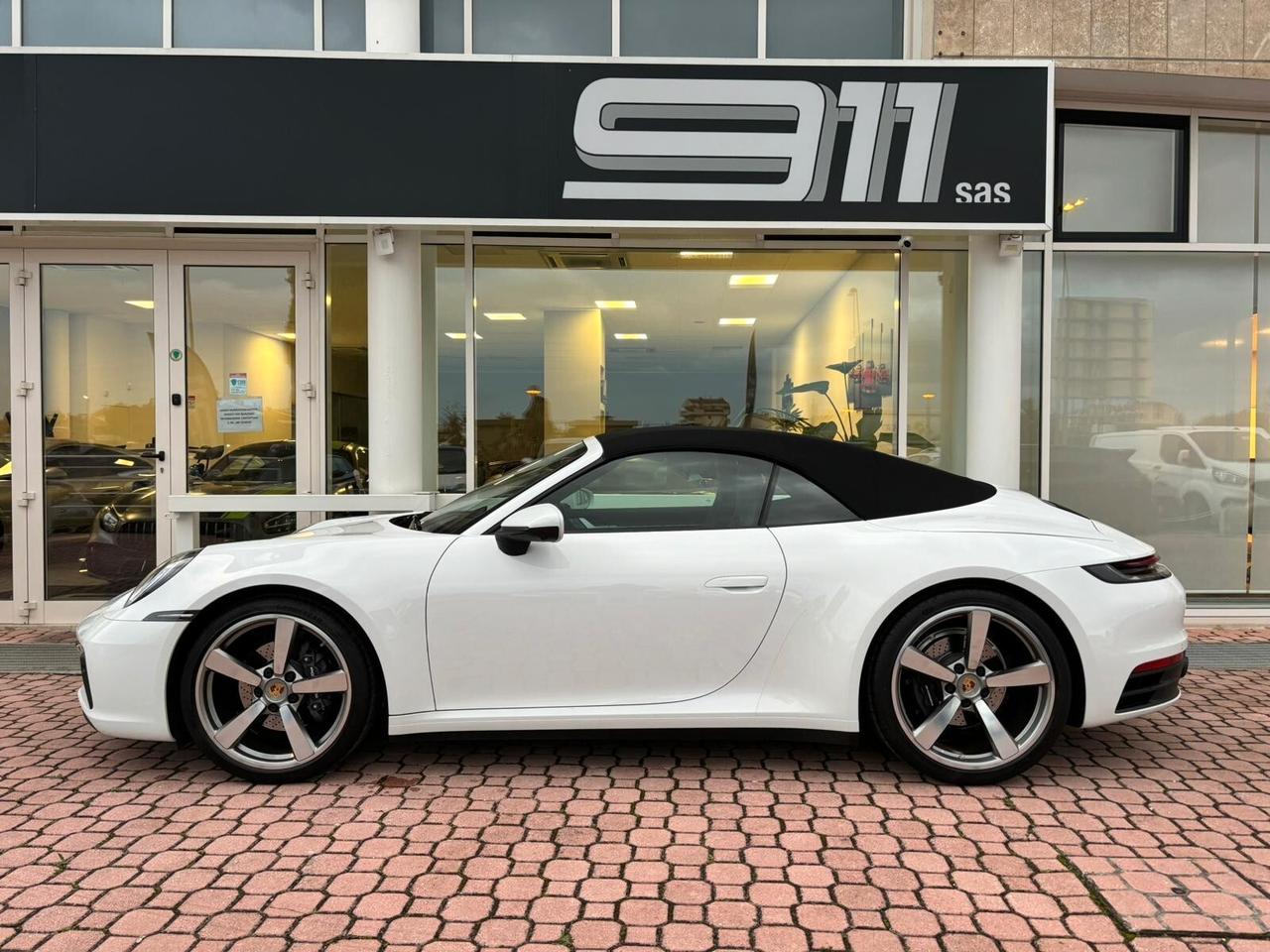 Porsche 911 Carrera 4 Cabriolet