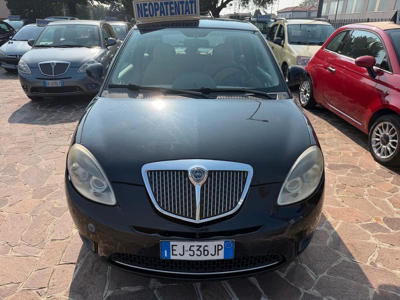 Lancia Ypsilon 1.2 69 CV 5P NEOPATENTATI