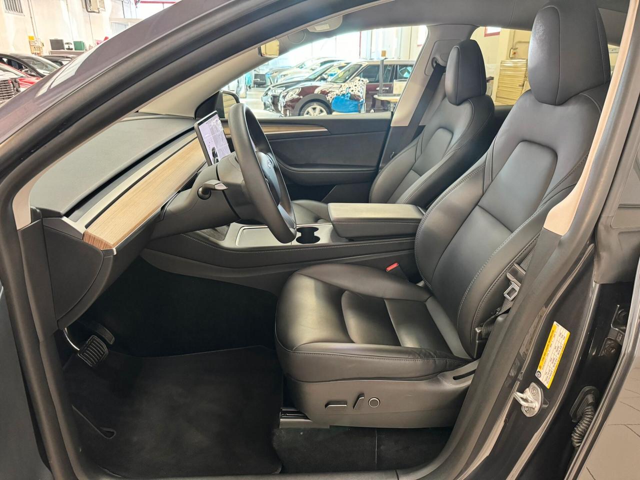 Tesla Model Y Single Motor-ANCHE SUBENTRO LEASING-LEGGI SOTTO