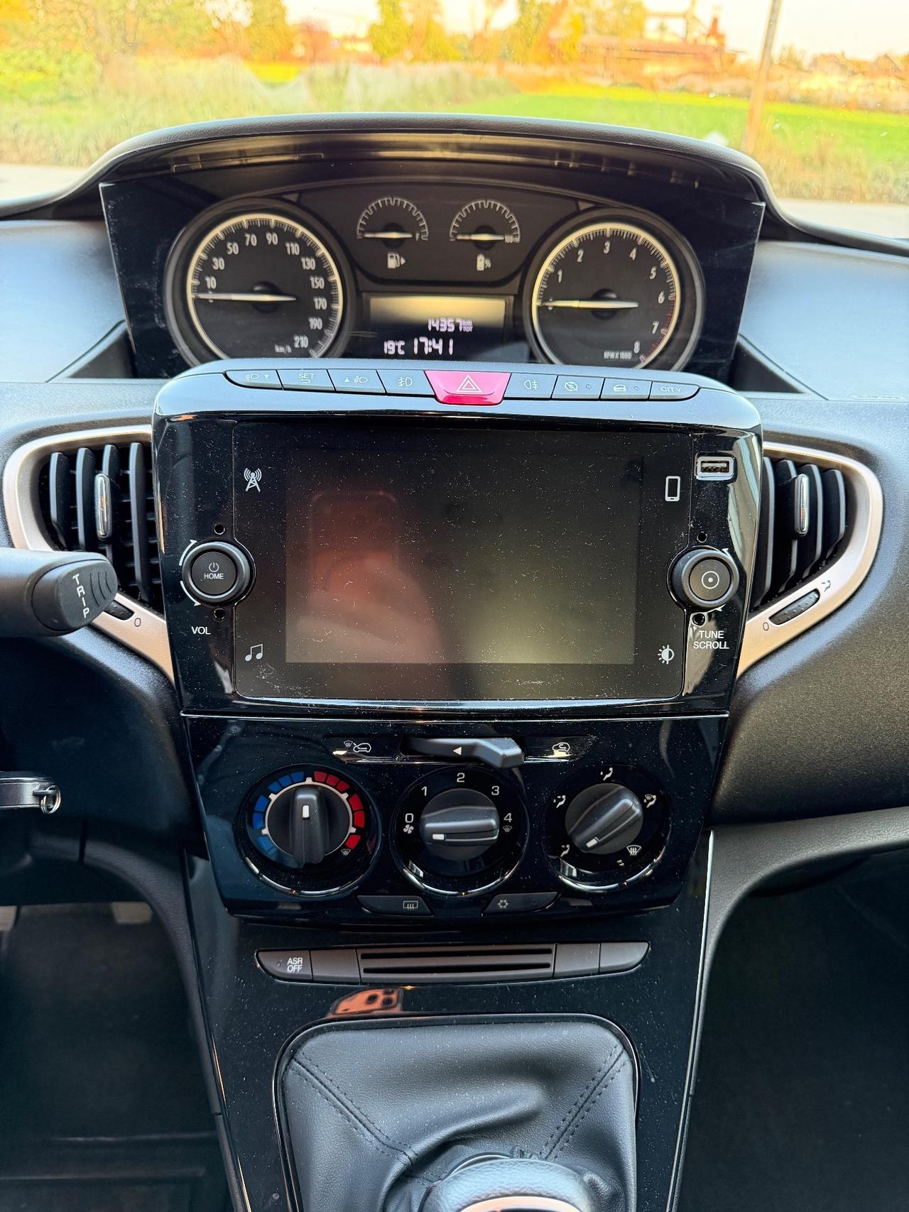 Lancia Ypsilon 1.0 FireFly 5 porte S&S Hybrid Ecochic Gold