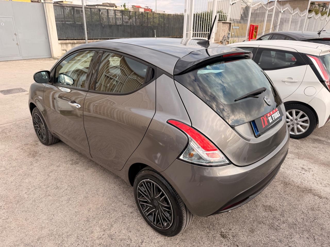 Lancia Ypsilon 1.0 Hybrid Gold CAR PLAY