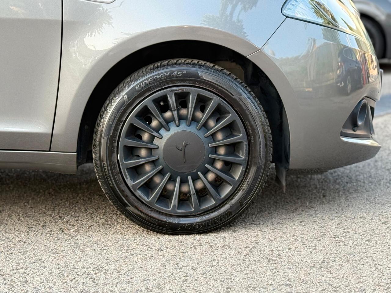 Lancia Ypsilon 1.0 FireFly S&S Hybrid Ecochic Silver