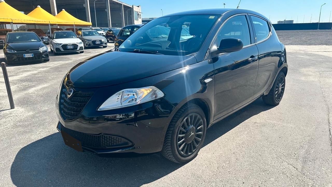 Lancia Ypsilon 1.2 69 CV 5 porte S&S Silver