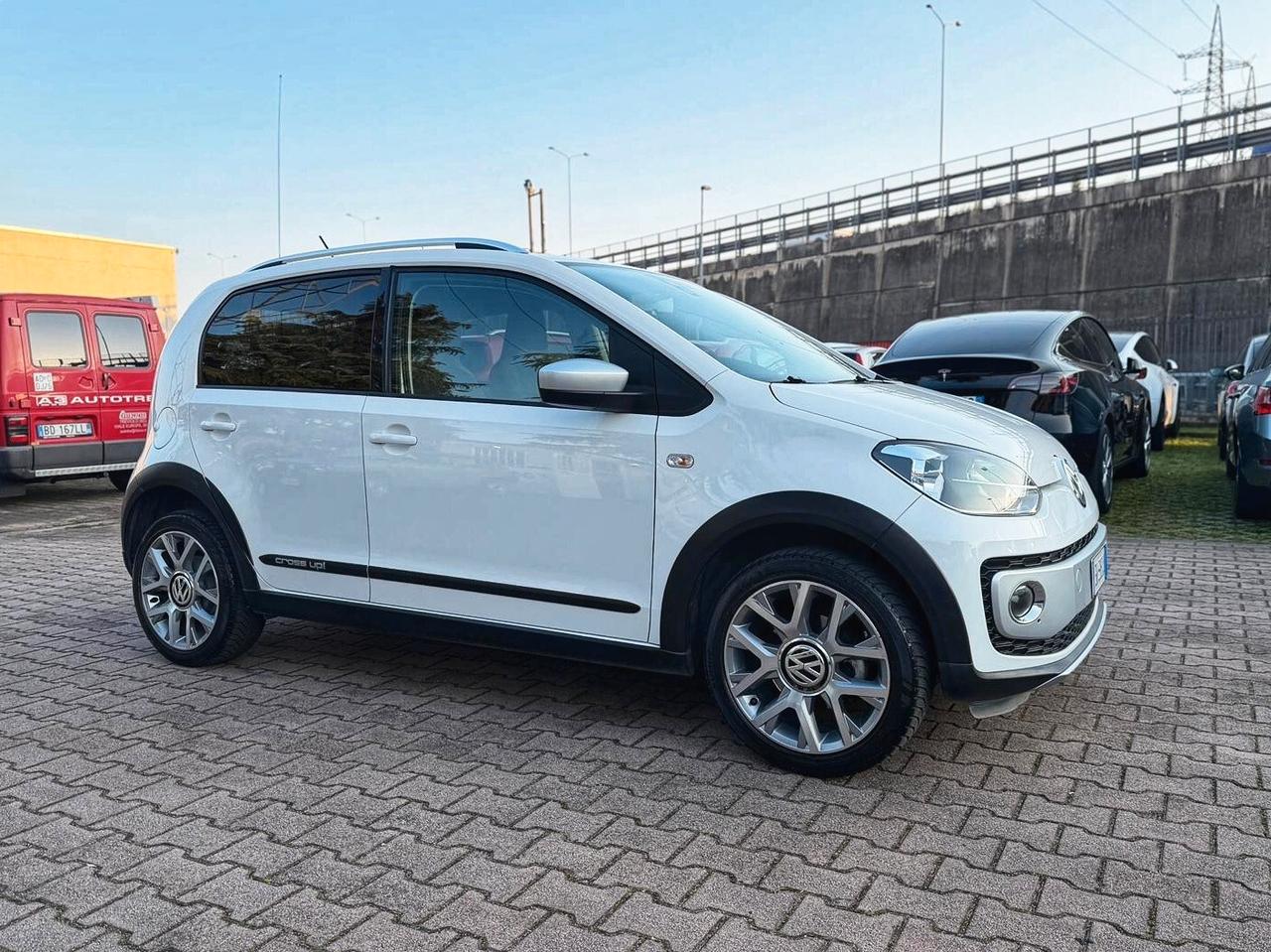 Volkswagen up! 1.0 75 CV 5p. cross OK NEOPATENTATI