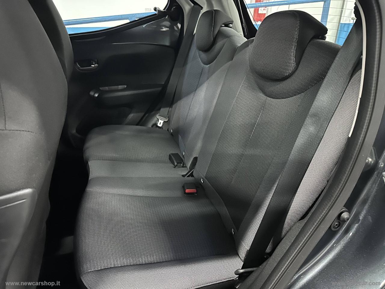 TOYOTA Aygo Connect 1.0 VVT-i 72 CV 5p. x-play