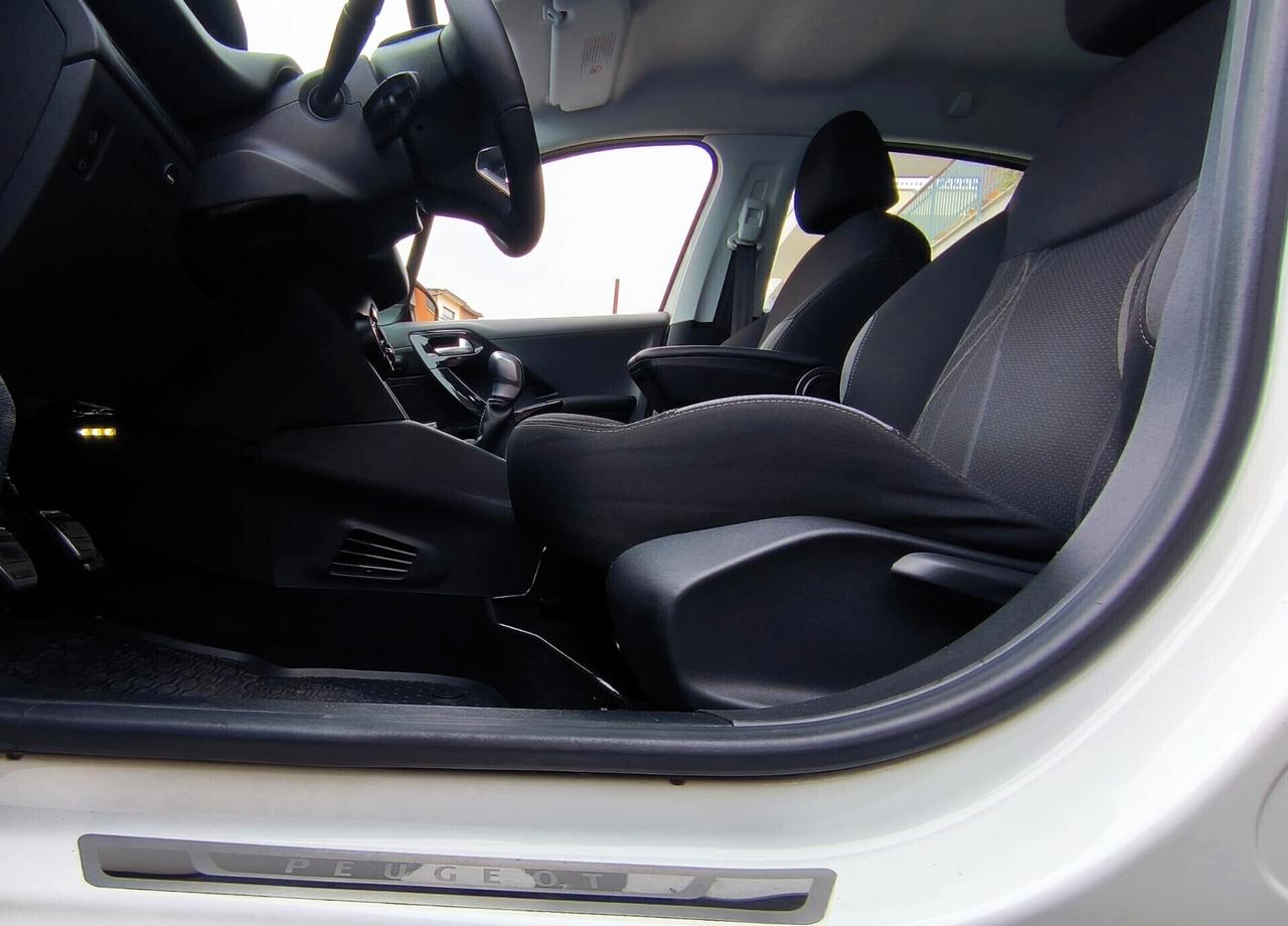 Peugeot 208 1.4 HDi 68 CV 5 Porte