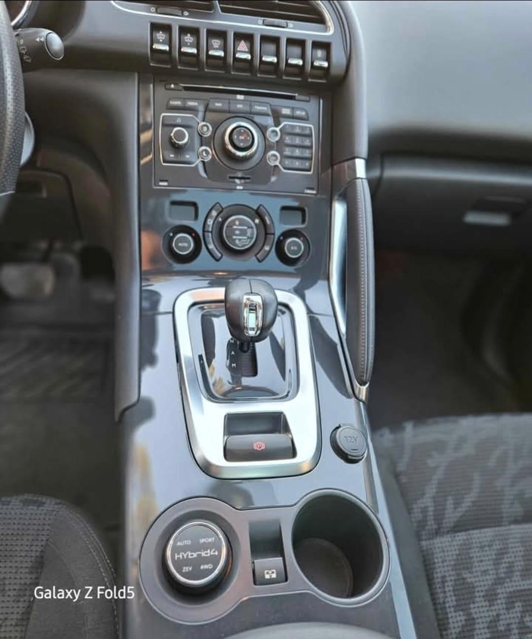 Peugeot 3008 HYbrid4