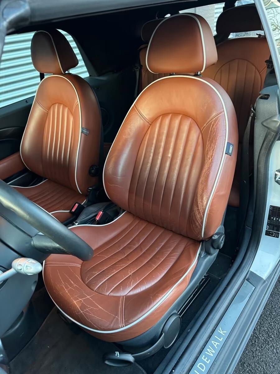 Mini Cooper cabrio Sidewalk