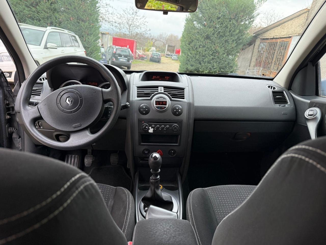 Renault Megane Mégane 1.5 dCi/100CV Grandtour Pack Authentique