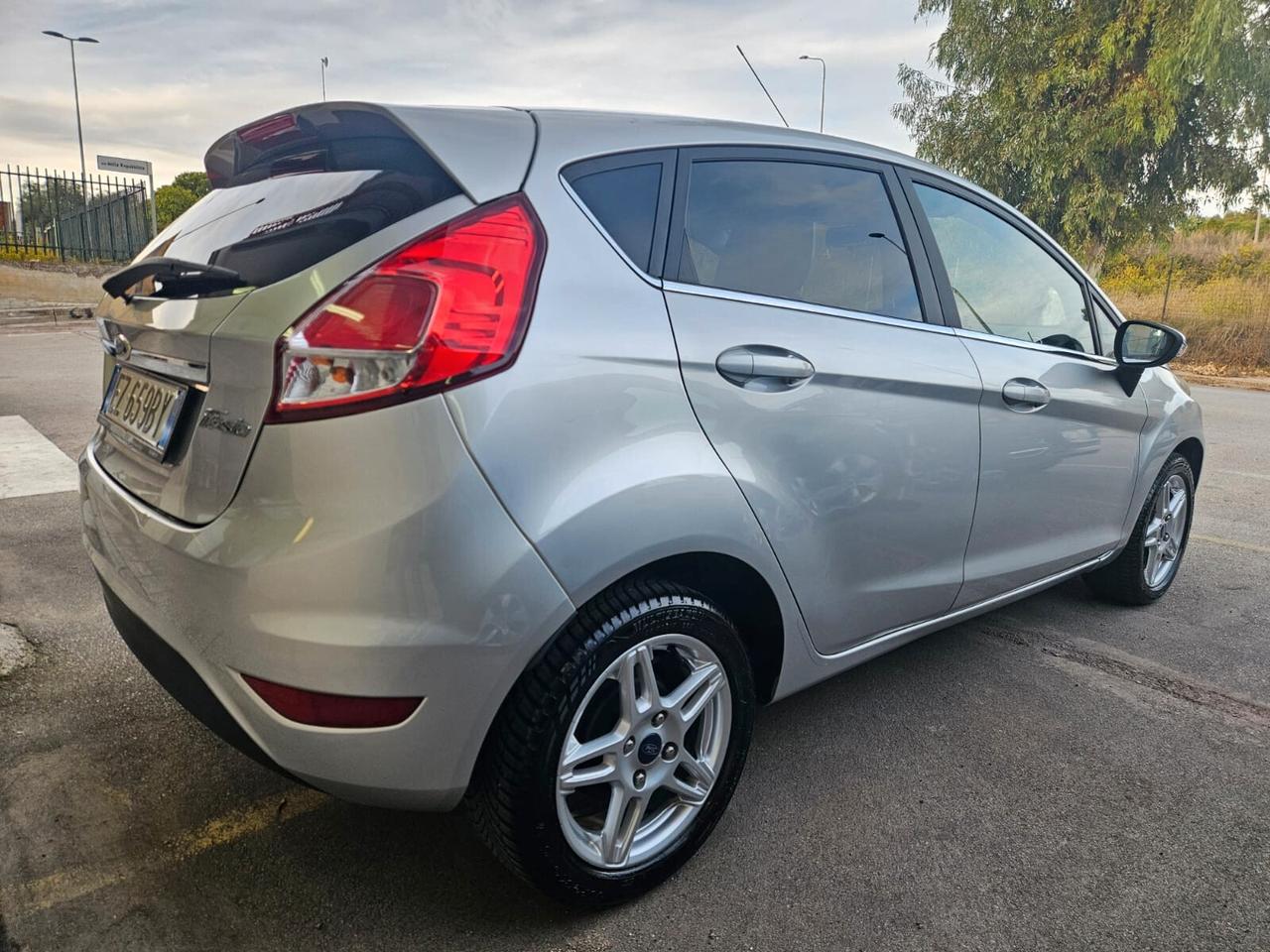 Ford Fiesta 5p. 1.4 BENZ/GPL Titanium 95cv