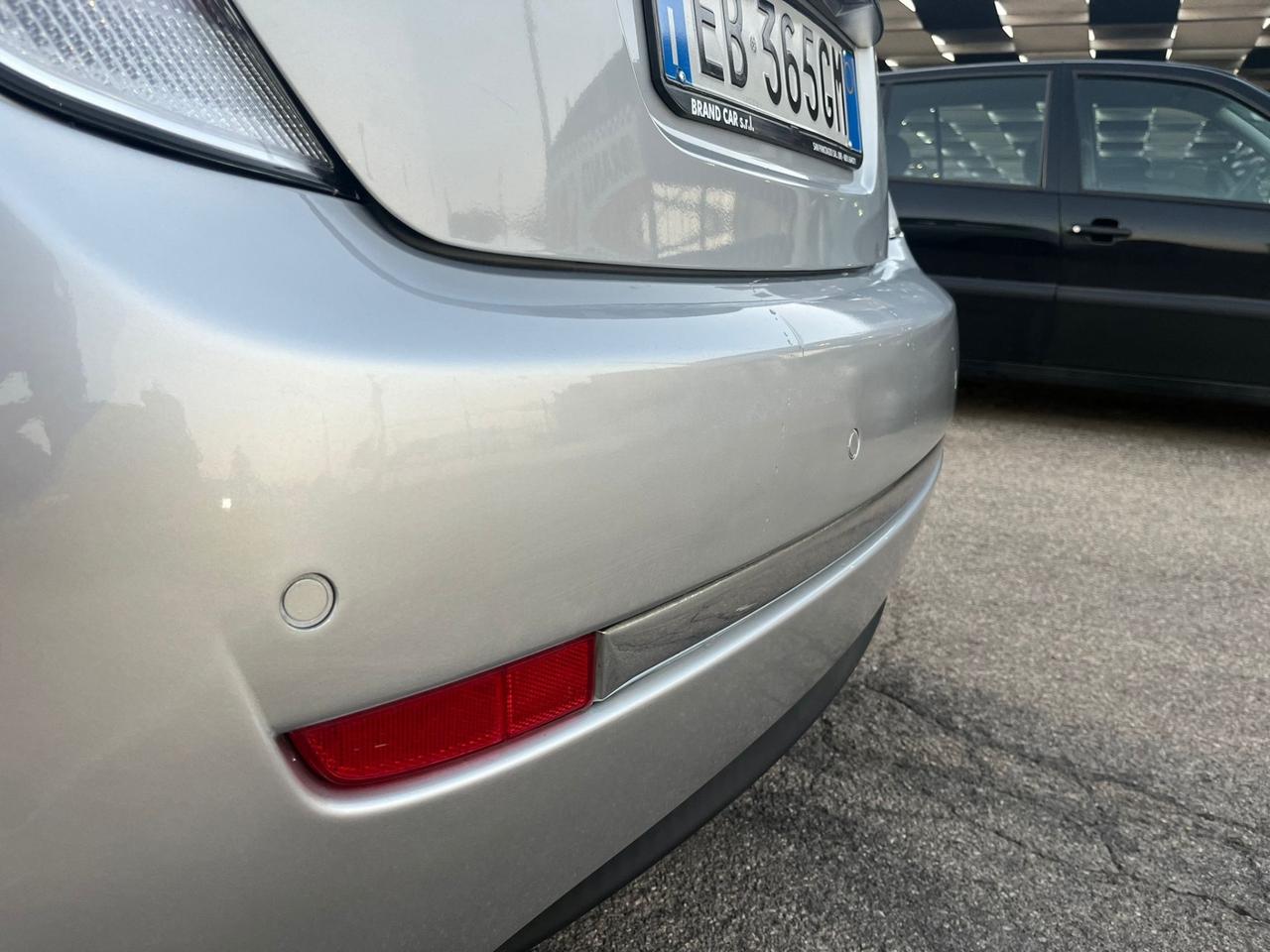 Lancia Ypsilon 1.3 MJT 75 CV Versus Unipro 2010