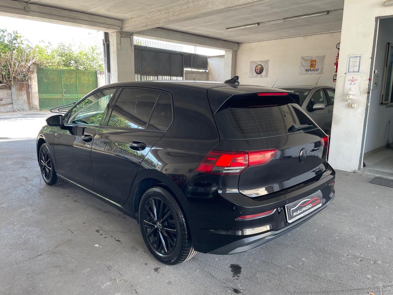 VOLKSWAGEN GOLF 8 1.0 TSI 110 CV EVO LIFE FULL GARANZIA UFFICIALE FINO 9/2027