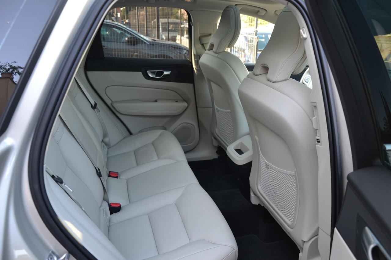 Volvo XC 60 2.0 B4 197CV HYBRID/DIESEL AWD **TETTO PELLE NAV**