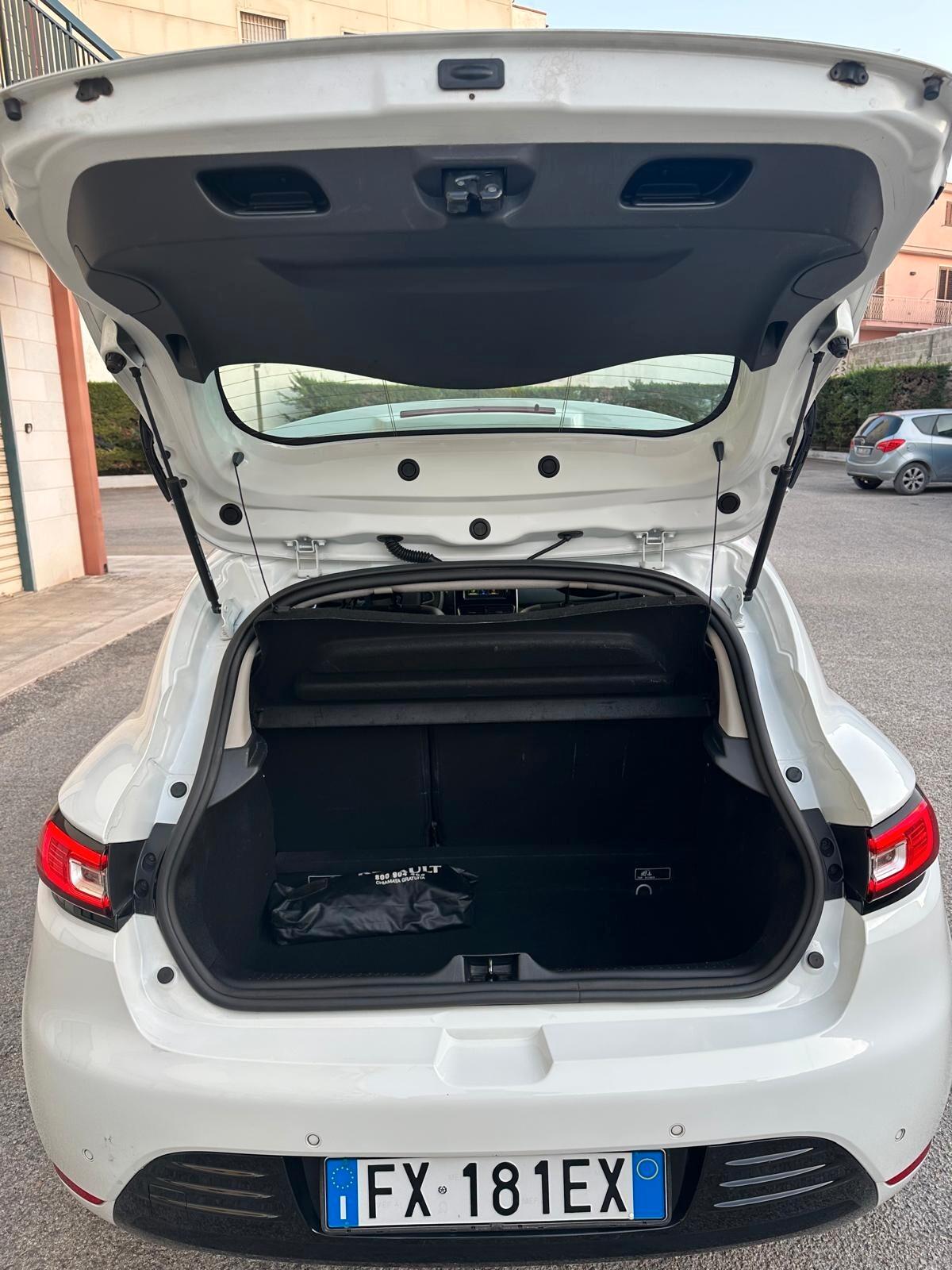 Renault Clio TCe 12V 75 CV 5 porte Moschino Zen