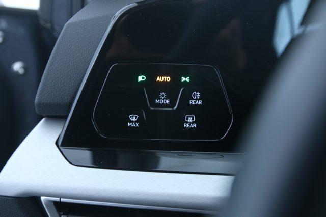 VOLKSWAGEN Golf 1.0 eTSI EVO DSG Life / Neopatentati