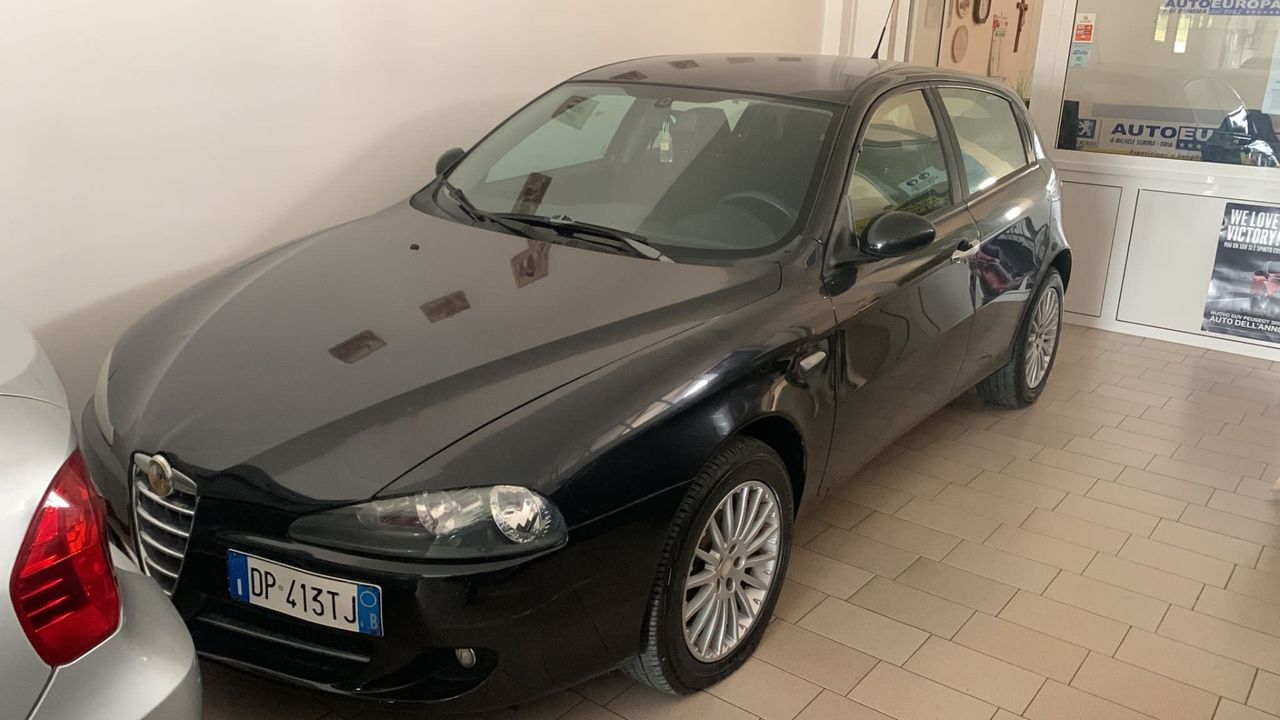 Alfa Romeo 147 1.9 JTD M-JET 16V 5 porte Dist.