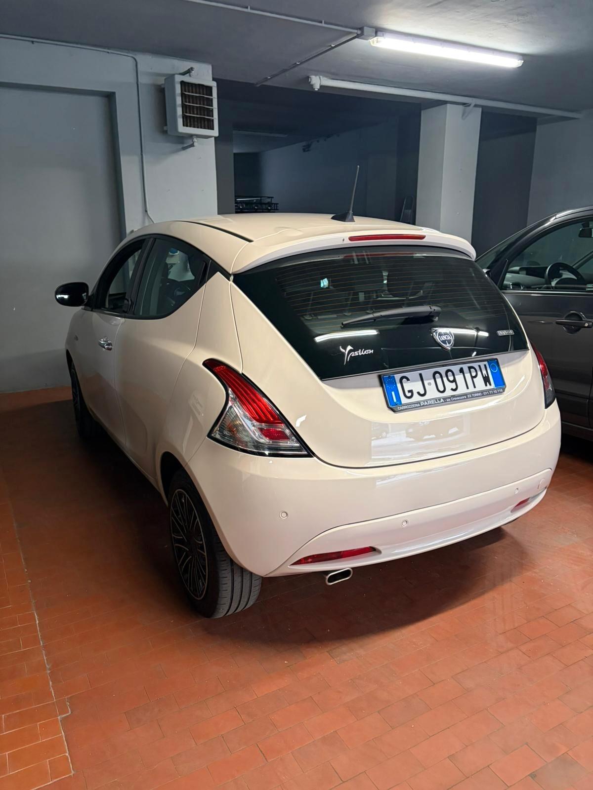 Lancia Ypsilon 1.0 FireFly 5 porte S&S Hybrid Ecochic A. Ferretti
