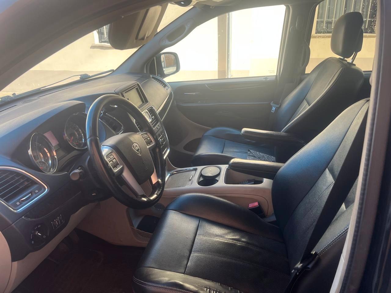 Lancia Voyager 2.8 TD Gold 163 CV Cambio Nuovo
