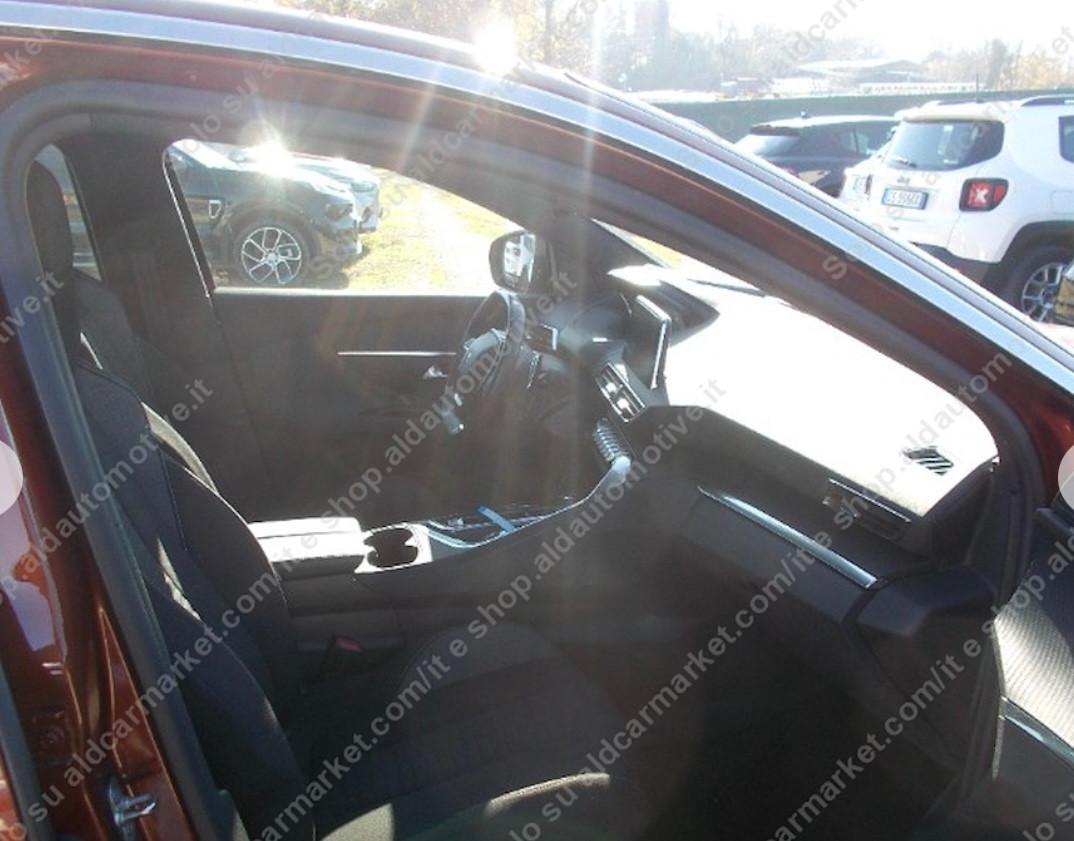 Peugeot 5008 BlueHDi 7 posti automatico