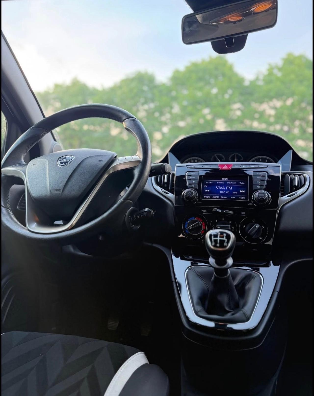 Lancia Ypsilon 0.9 TwinAir 85 CV 5 porte Metano Ecochic Gold
