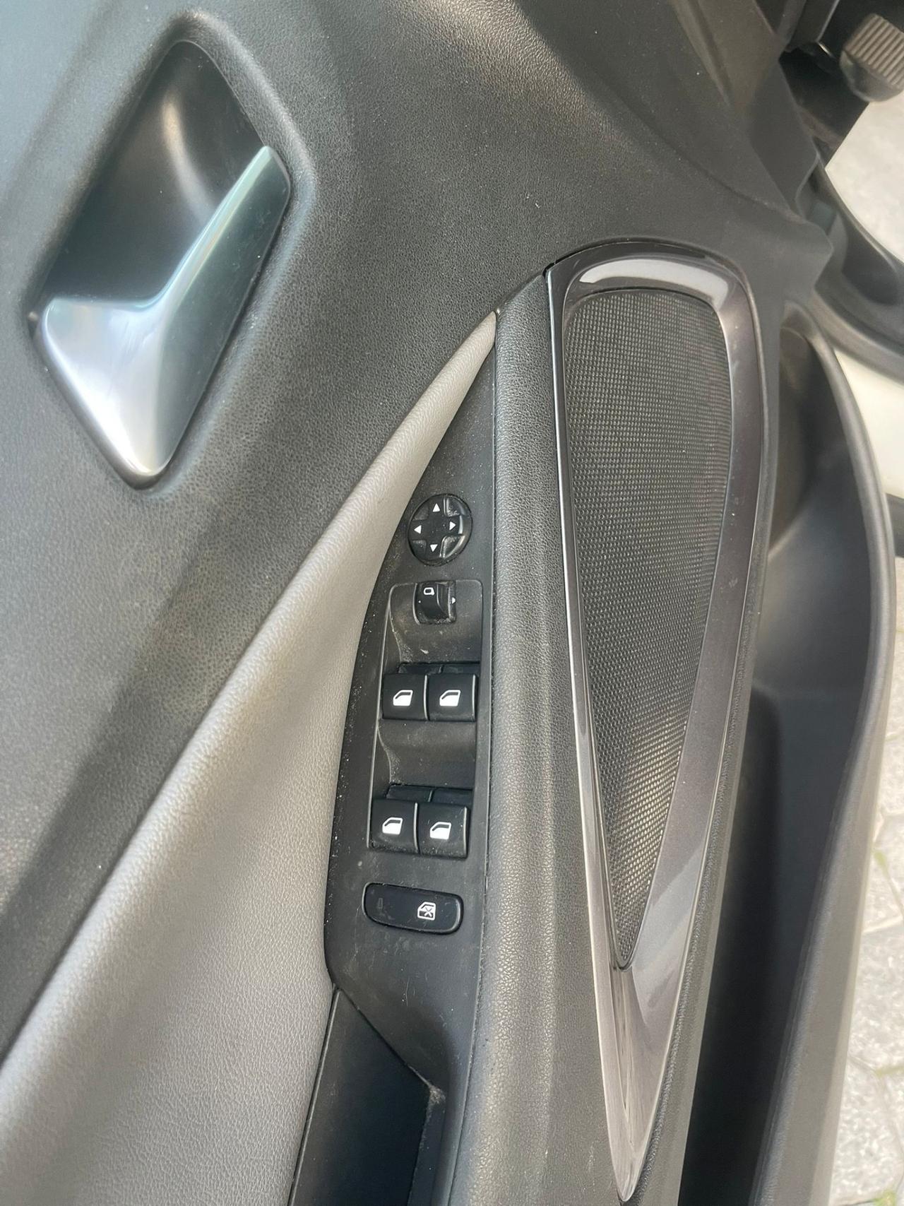 Opel Crossland X 1.2 12V Innovation GANCIO TRAINO