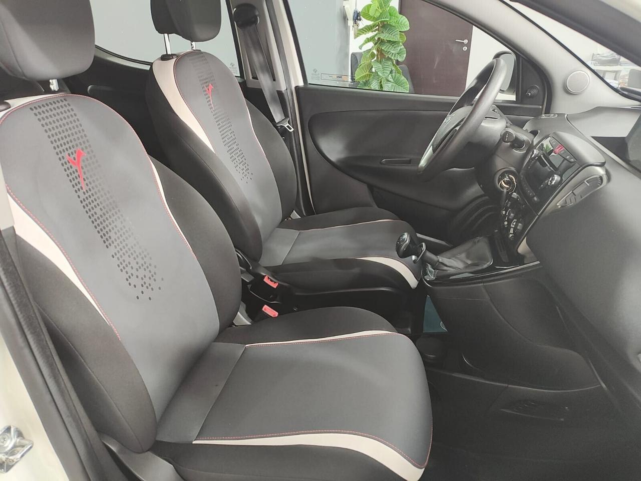 Lancia Ypsilon 1.2 69 CV 5 porte GPL Ecochic Plati