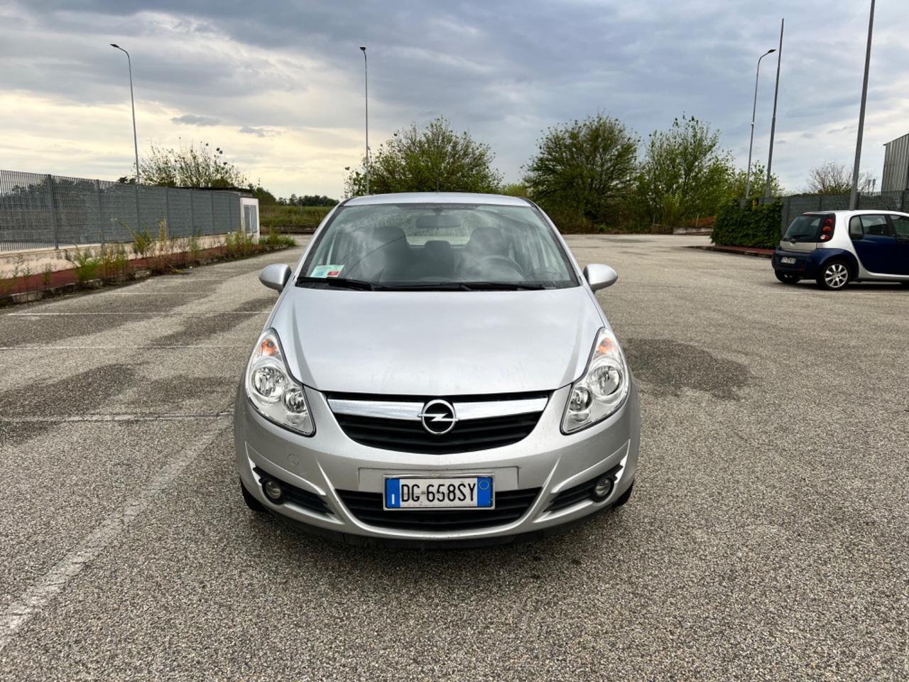 Opel Corsa 1.4 16V 5 porte Cosmo