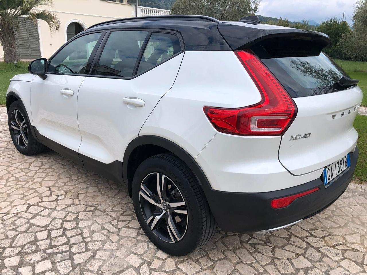 Volvo XC40 D3 Geartronic R-design UNICO PROPRIETARIO IVA DEDUCIBILE GARANZIA CONFORMGEST COMPLETA 12 MESI RINNOVABILE FINO A 60 MESI