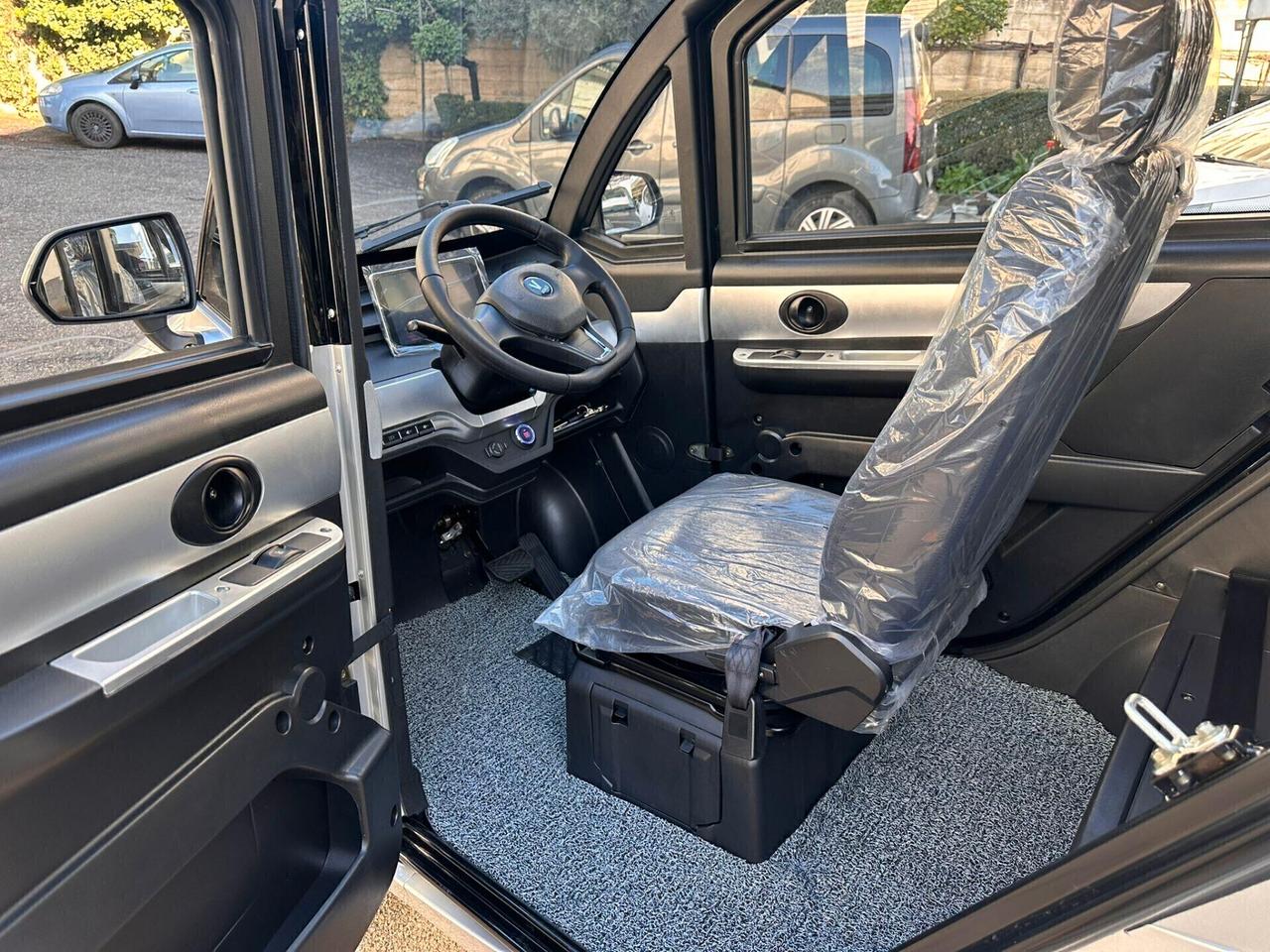 MICRO CAR ELETTRICA MINI - SI GUIDA SENZA PATENTE -