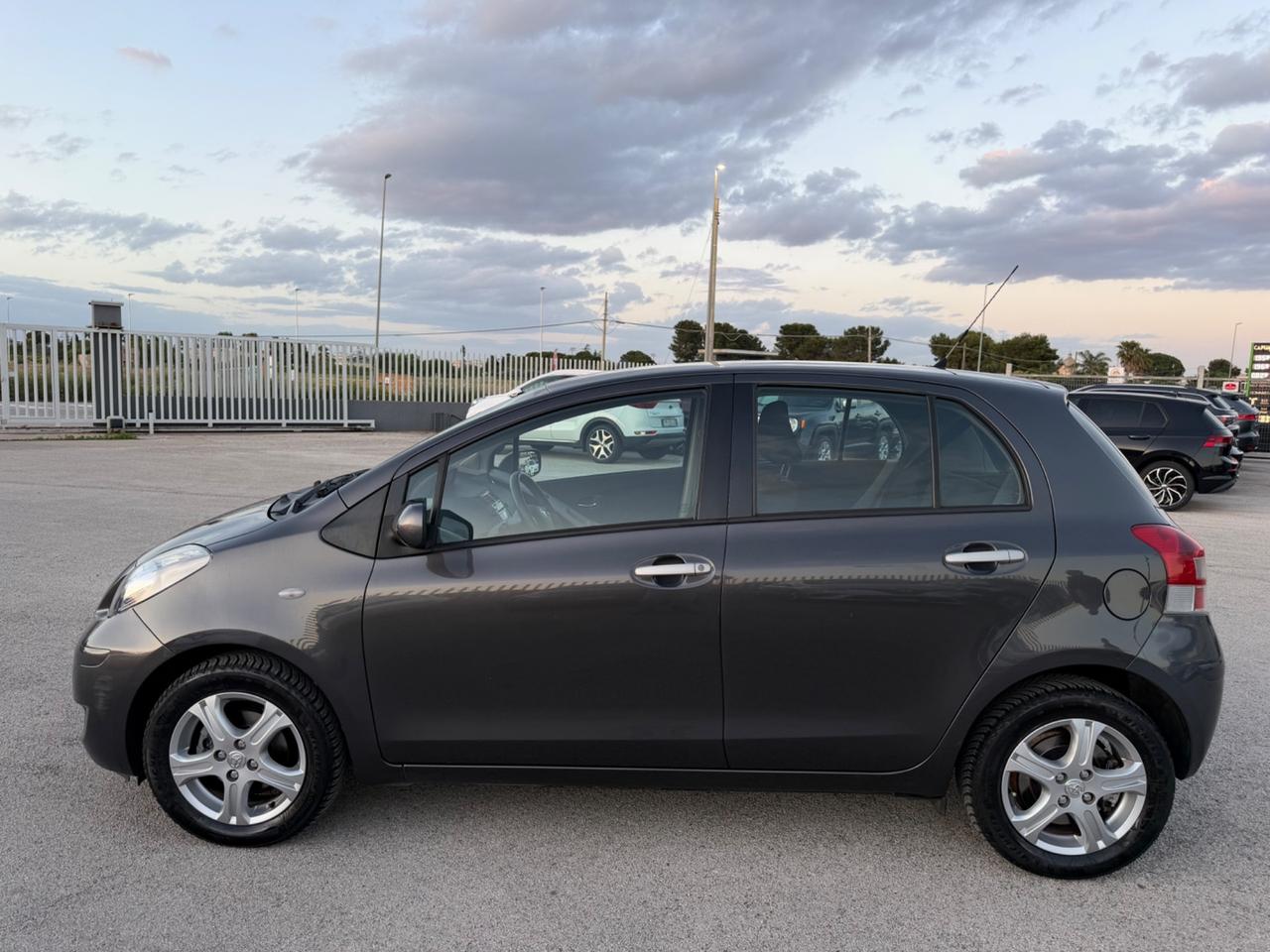 TOYOTA YARIS 1.3 SOL 5PORTE TAGLIANDATISSIMA MY11