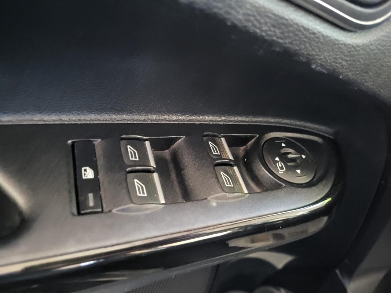 Ford B-Max 1.5 TDCi-EURO 6B-NAVI-PARK PILOT