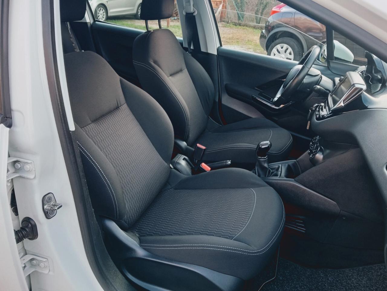 Peugeot 208 PureTech 82 5p. GPL Access