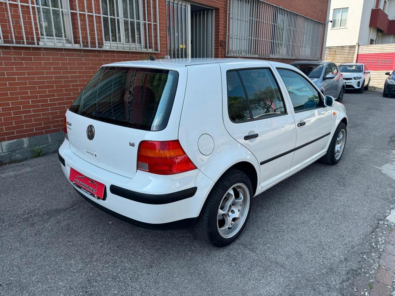 Volkswagen Golf 1.6 Highline 100cv